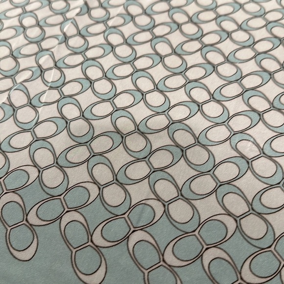 Beautiful scarf NEW - Picture 4 of 5